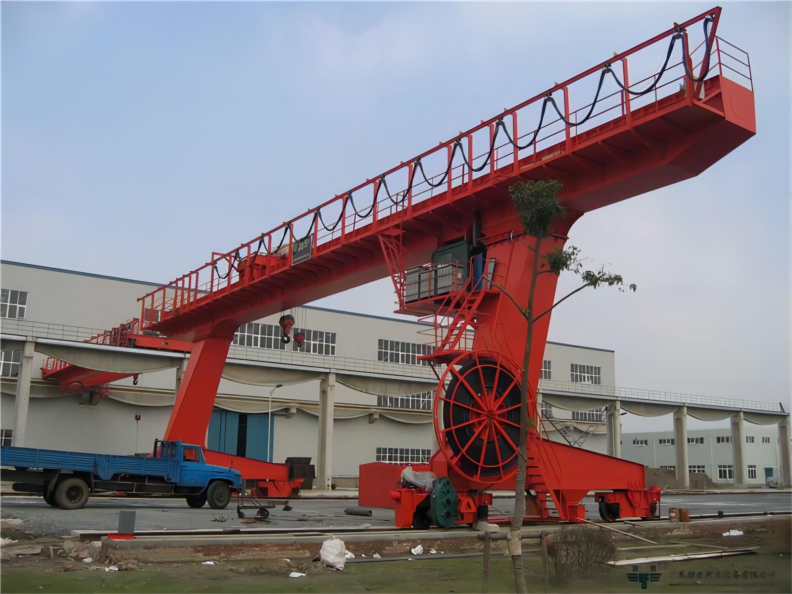 L型32t/5t单主梁吊钩门式起重机参数L型32吨偏挂门式起重机尺寸