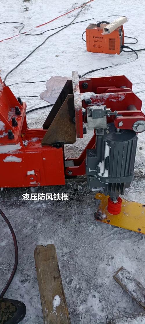 起重机夹轨器各型号技术参数与选型指南：手动电动防风夹轨器规格对照